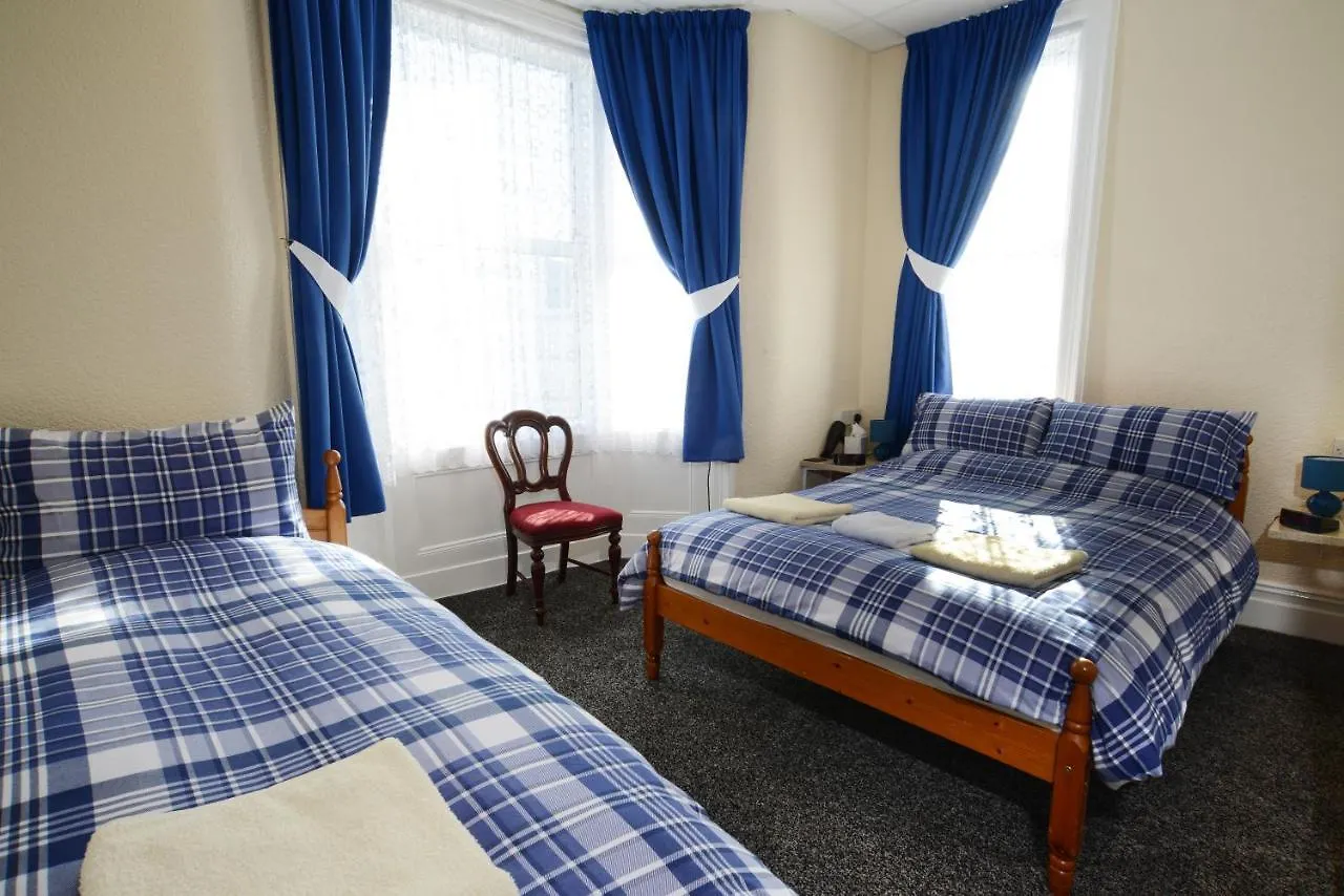 Lynmoore Guest House Blackpool 2*,
