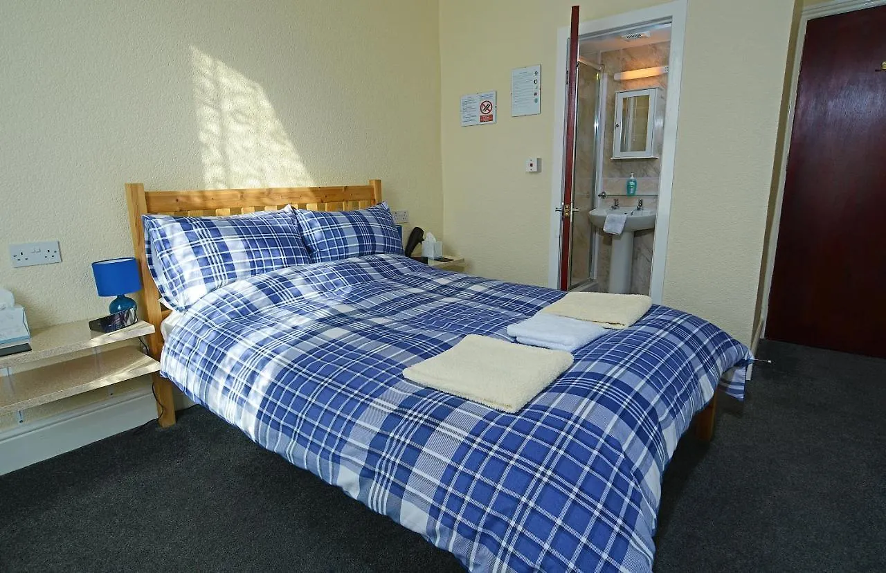 Lynmoore Guest House Blackpool 2*,