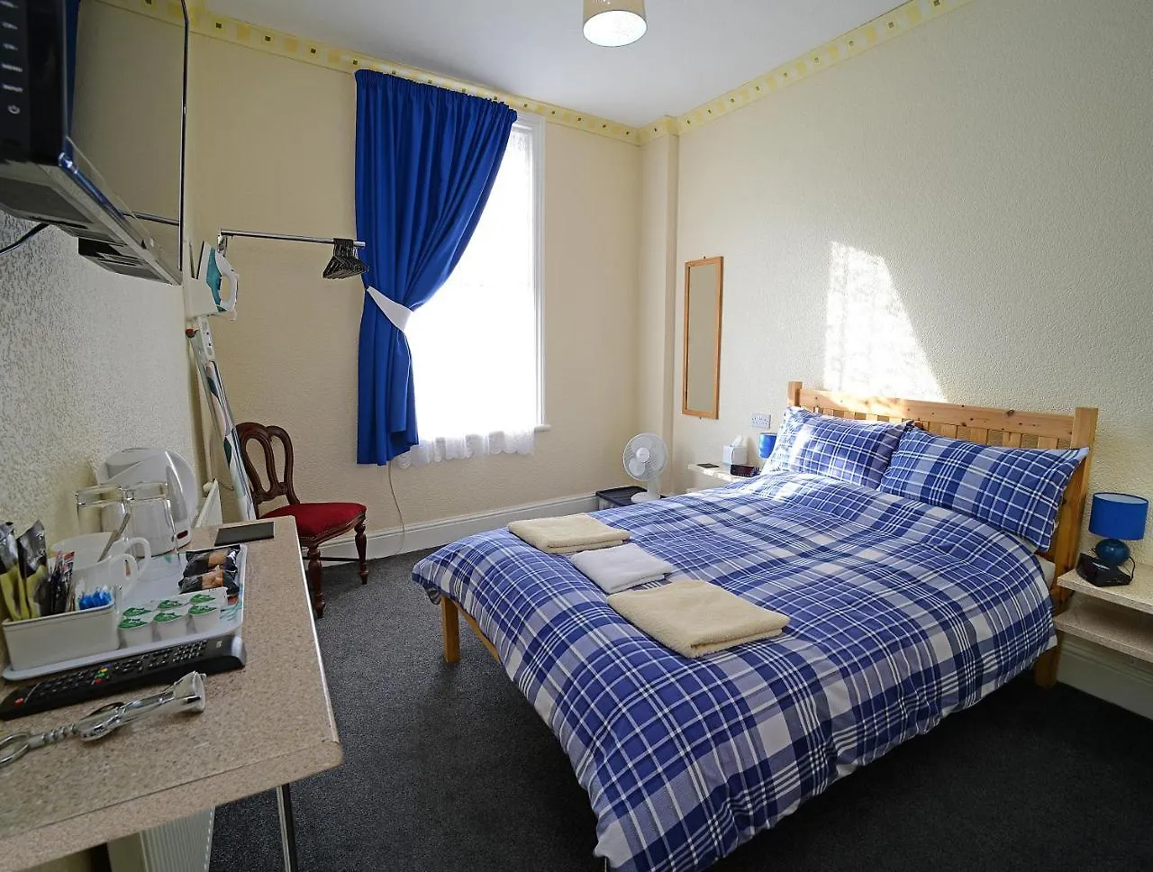 Lynmoore Guest House Blackpool